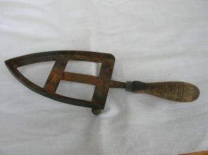 Poggia ferro da stiro (1900)